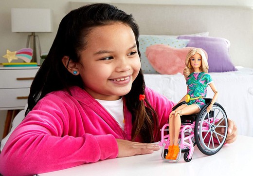 Barbie Fashionista Doll with wheelchair, ramp and accessories ...