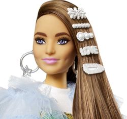 Barbie Extra - Robe arc-en-ciel brune