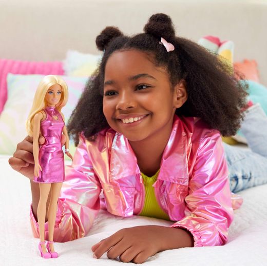 Poupée Barbie Fashionista avec robe rose métallisée