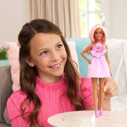 Poupée Barbie vêtue de rose