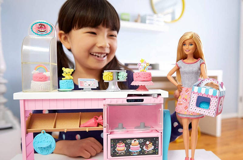 Barbie e la sua pasticceria, bambola con cucina e accessori — Juguetesland