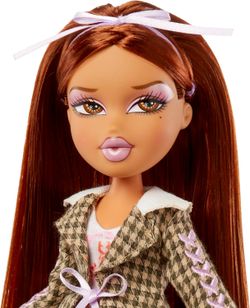 Bratz Stylin Yasmin Fashion Doll con Camiseta