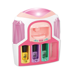 Nagelstudio – mit Dekorationsmaschine