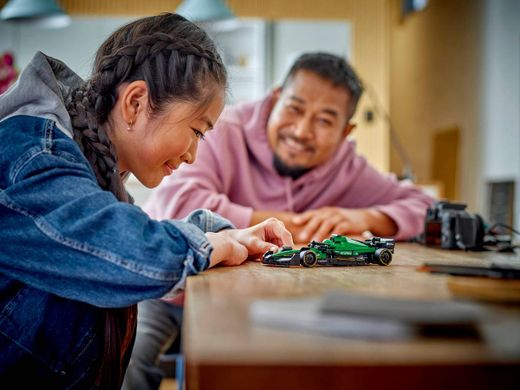 Lego Speed ​​Champions - Carro de corrida Aston Martin Aramco F1® AMR24