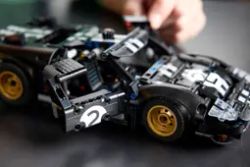 Lego Technic - Auto da corsa Ford GT40 MKII del 1966