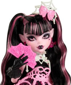 Кукла Дракулаура из Monster High: Страшно-сладкий день рождения
