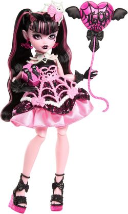 Кукла Дракулаура из Monster High: Страшно-сладкий день рождения