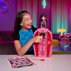 Кукла Monster High Skulltimate Secrets Дракулаура с гардеробом