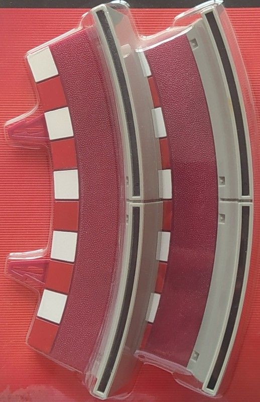 Borda definida com cerca interna curva - Scalextric