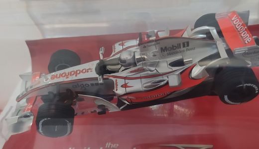 Vodafone McLAREN Mercedes MP4-22 DS - Scalextric