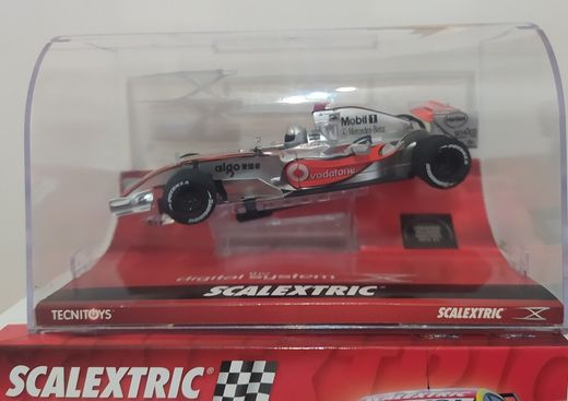 Vodafone McLAREN Mercedes MP4-22 DS - Scalextric